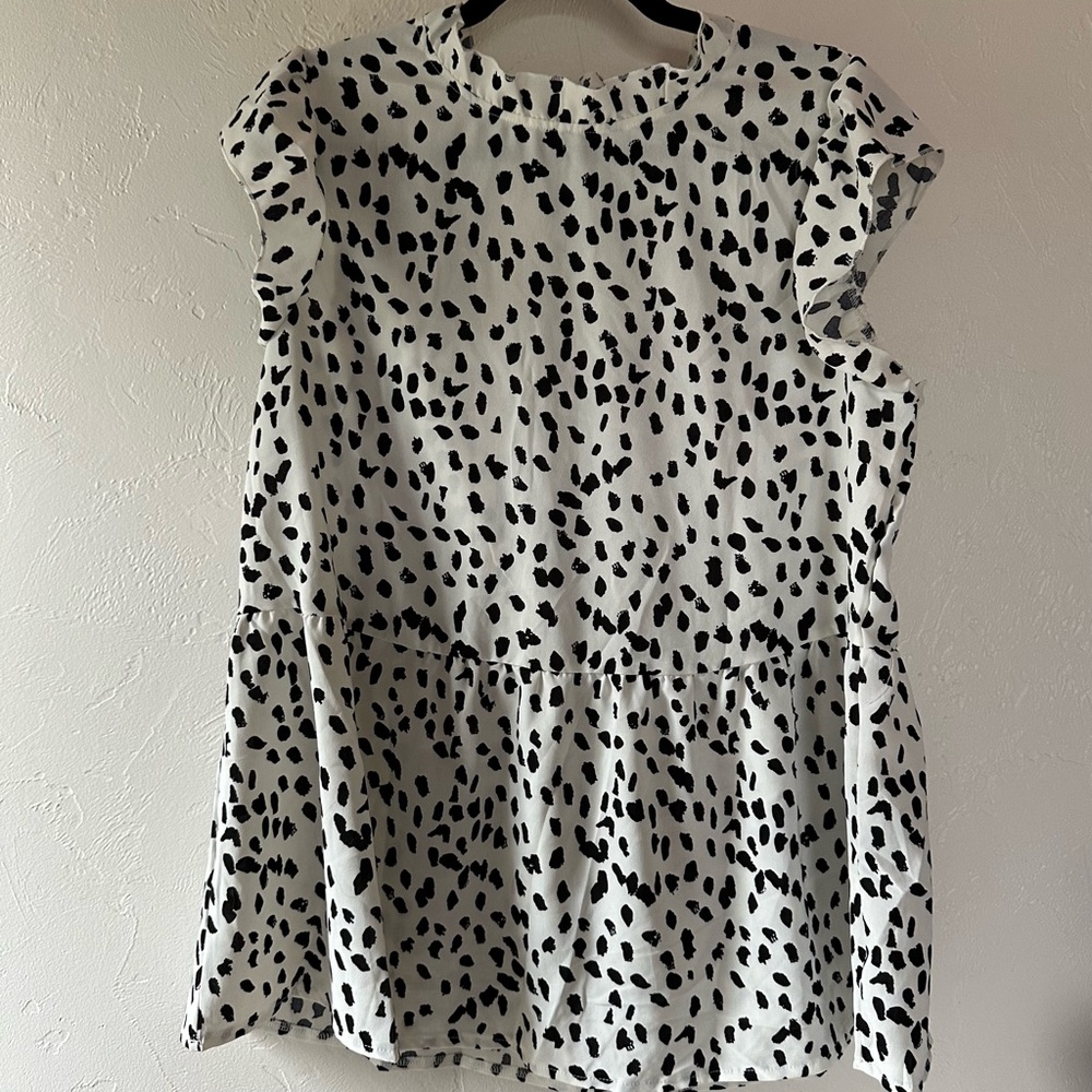 Women’s top - cap sleeve - peplum style - XL - NWOT - white w black dots